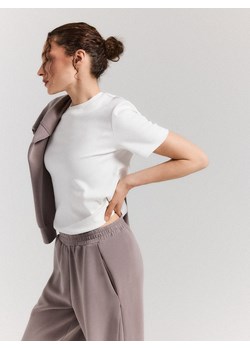 Mohito - T-shirt z merceryzowanej bawełny - kremowy ze sklepu Mohito w kategorii Bluzki damskie - zdjęcie 188821886