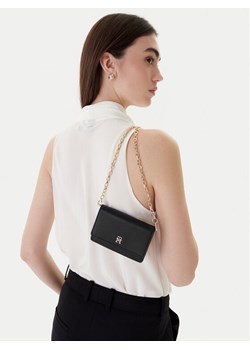 Torebka Tommy Hilfiger Th Icon Card Holder W/Chain AW0AW18248 Czarny ze sklepu eobuwie.pl w kategorii Kopertówki - zdjęcie 188829316