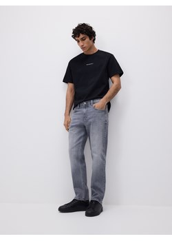 Reserved - Jeansy straight z efektem sprania - jasnoszary ze sklepu Reserved w kategorii Jeansy męskie - zdjęcie 188830939