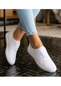 Białe sznurowane tenisówki damskie /E2-2 18729 T187/ ze sklepu Pantofelek24.pl w kategorii Trampki damskie - zdjęcie 188830969