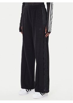adidas Spodnie dresowe Firebird Lace KD0351 Czarny Loose Fit ze sklepu MODIVO w kategorii Spodnie damskie - zdjęcie 188833067