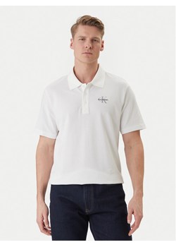 Calvin Klein Jeans Polo Easy Monologo LV04RF209G Biały Regular Fit ze sklepu MODIVO w kategorii T-shirty męskie - zdjęcie 188833076