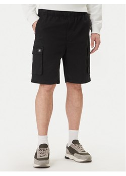 Calvin Klein Jeans Szorty materiałowe LV04RB618G Czarny Regular Fit ze sklepu MODIVO w kategorii Spodenki męskie - zdjęcie 188835907