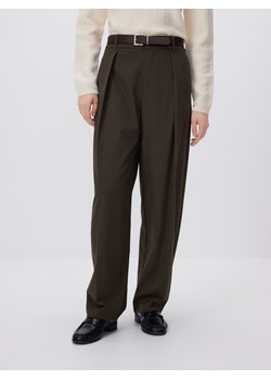 Reserved - Spodnie z paskiem - zielony ze sklepu Reserved w kategorii Spodnie damskie - zdjęcie 188840898