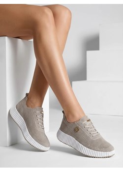Royalfashion Sportowe sneakersy damskie ażurowe Tobin ze sklepu royalfashion.pl w kategorii Buty sportowe damskie - zdjęcie 188851938