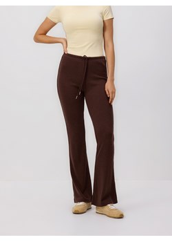 Reserved - Spodnie flare z wiskozą - ciemnobrązowy ze sklepu Reserved w kategorii Spodnie damskie - zdjęcie 188851998