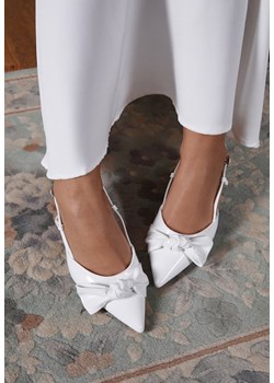 Białe Sandały Lakierowane Vices na Kaczuszce Typu Slingback z Kokardą Kovenna ze sklepu renee.pl w kategorii Czółenka - zdjęcie 188854126