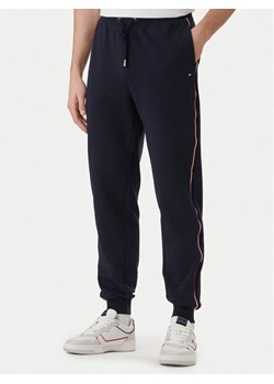 Tommy Hilfiger Spodnie dresowe Global Stripe MW0MW42882 Niebieski Regular Fit ze sklepu MODIVO w kategorii Spodnie męskie - zdjęcie 188857636