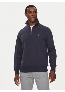 Gant Bluza Reg Shield Half Zip Sweat 2008005 Granatowy Regular Fit ze sklepu MODIVO w kategorii Bluzy męskie - zdjęcie 188857726