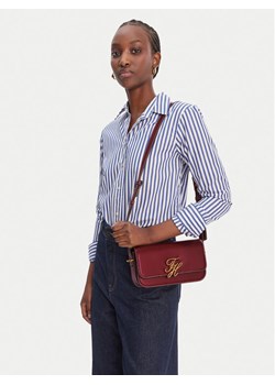 Torebka Tommy Hilfiger Th Script Flap Crossover AW0AW18399 Bordowy ze sklepu eobuwie.pl w kategorii Listonoszki - zdjęcie 188867749
