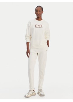 EA7 Emporio Armani Dres 7W000115 AF13135 U0004 Beżowy Regular Fit ze sklepu MODIVO w kategorii Dresy damskie - zdjęcie 188868947