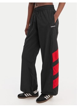 adidas Spodnie dresowe Blocked Washed KE5037 Szary Loose Fit ze sklepu MODIVO w kategorii Spodnie damskie - zdjęcie 188869179