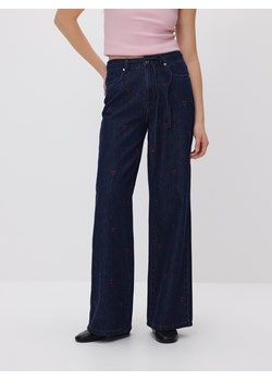 Reserved - Jeansy wide leg z haftem - granatowy ze sklepu Reserved w kategorii Spodnie dziewczęce - zdjęcie 188872079