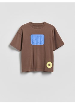 Reserved - Bawełniany t-shirt z nadrukiem - ciemnobrązowy ze sklepu Reserved w kategorii T-shirty chłopięce - zdjęcie 188872728