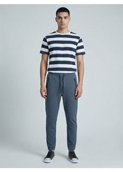 Sinsay - Spodnie dresowe jogger - granatowy ze sklepu Sinsay w kategorii Spodnie męskie - zdjęcie 188874655
