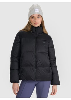 Damska kurtka puchowa pikowana 4F 4FWAW25TDJAF581 - czarna ze sklepu Sportstylestory.com w kategorii Kurtki damskie - zdjęcie 188885465