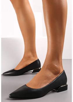 Czarne Czółenka na Niskim Obcasie z Metaliczną Wstawką i Noskiem w Szpic Tinariva ze sklepu born2be.pl w kategorii Czółenka - zdjęcie 188887039