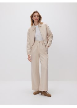 Reserved - Spodnie z zakładkami - beżowy ze sklepu Reserved w kategorii Spodnie damskie - zdjęcie 188887626