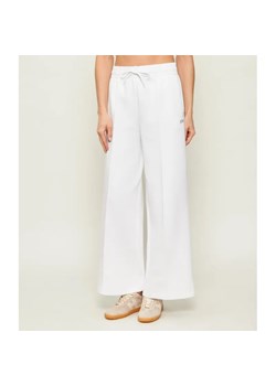 Lacoste Spodnie dresowe | Relaxed fit ze sklepu Gomez Fashion Store w kategorii Spodnie damskie - zdjęcie 188891127