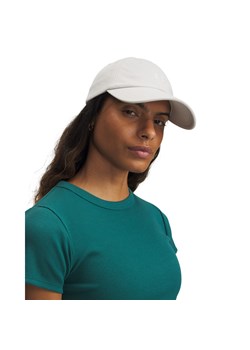 Damska czapka z daszkiem Under Armour UA Blitzing Low - biała ze sklepu Sportstylestory.com w kategorii Czapki z daszkiem damskie - zdjęcie 188893316