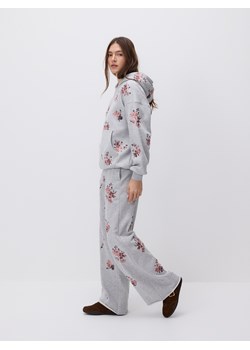 Reserved - Spodnie z ozdobnym haftem - jasnoszary ze sklepu Reserved w kategorii Spodnie damskie - zdjęcie 188894828