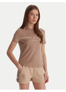 Guess T-Shirt V6GI06 K2967 Beżowy Regular Fit ze sklepu MODIVO w kategorii Bluzki damskie - zdjęcie 188903697