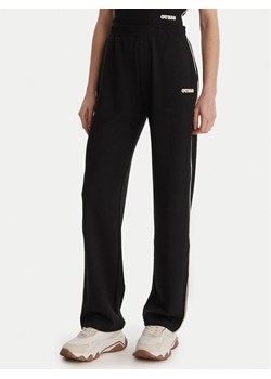 Guess Spodnie dresowe V6GB16 K4777 Czarny Regular Fit ze sklepu MODIVO w kategorii Spodnie damskie - zdjęcie 188903805