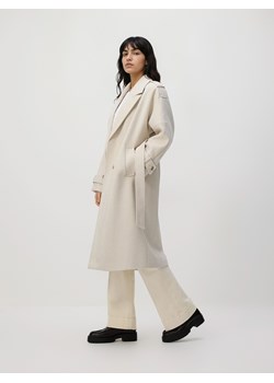 Reserved - Dwurzędowy płaszcz z paskiem - kremowy ze sklepu Reserved w kategorii Płaszcze damskie - zdjęcie 188906977