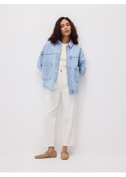 Reserved - Jeansy mom fit z krótszą nogawką - złamana biel ze sklepu Reserved w kategorii Spodnie dziewczęce - zdjęcie 188907439