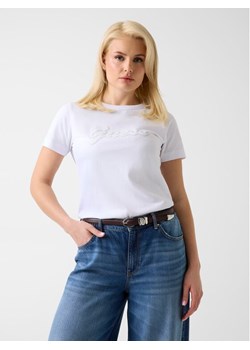 Guess T-Shirt 181234 Biały Classic Fit ze sklepu MODIVO w kategorii Bluzki damskie - zdjęcie 188913749