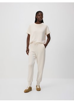 Reserved - Joggery z modalem - beżowy ze sklepu Reserved w kategorii Spodnie damskie - zdjęcie 188917336