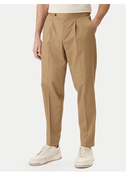 BOSS Spodnie materiałowe 50556704 Beżowy Regular Fit ze sklepu MODIVO w kategorii Spodnie męskie - zdjęcie 188918908