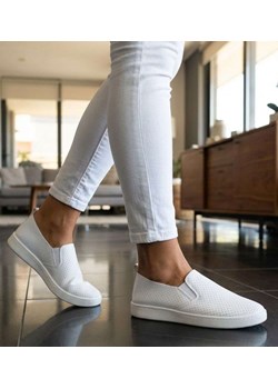 Białe damskie tenisówki slip on /L3-2 18804 W137/ ze sklepu Pantofelek24.pl w kategorii Trampki damskie - zdjęcie 188923156