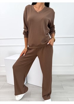 Brązowy Prążkowany Komplet Bluzka + Szerokie Spodnie ze sklepu ModnaKiecka.pl w kategorii Komplety i garnitury damskie - zdjęcie 188923798