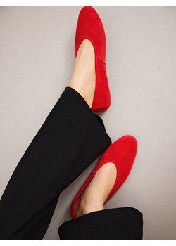 Mohito - Zamszowe czerwone baleriny - czerwony ze sklepu Mohito w kategorii Balerinki - zdjęcie 188928385