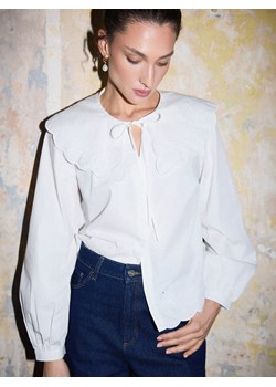 Mohito - Bluzka z ozdobnym kołnierzem - biały ze sklepu Mohito w kategorii Bluzki damskie - zdjęcie 188928537