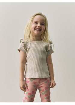 Reserved - Prążkowany t-shirt z falbankami - beżowy ze sklepu Reserved w kategorii Bluzki dziewczęce - zdjęcie 188929946