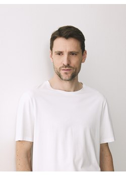 Reserved - T-shirt regular z merceryzowaną bawełną - biały ze sklepu Reserved w kategorii T-shirty męskie - zdjęcie 188930145