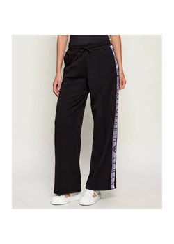 EA7 Spodnie dresowe | Boyfriend fit ze sklepu Gomez Fashion Store w kategorii Spodnie damskie - zdjęcie 188933969