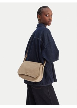 Torebka BOSS Boss Beyond Saddle S 50557963 Beżowy ze sklepu eobuwie.pl w kategorii Listonoszki - zdjęcie 188934176