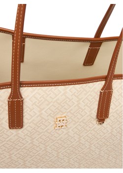Torebka Tommy Hilfiger Th Monoplay Tote Le AW0AW17416 Beżowy ze sklepu eobuwie.pl w kategorii Torby Shopper bag - zdjęcie 188934308