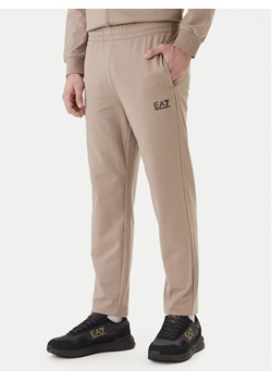EA7 Emporio Armani Spodnie dresowe 8NPP65 PJVRZ U6167 Beżowy Regular Fit ze sklepu MODIVO w kategorii Spodnie męskie - zdjęcie 188935305
