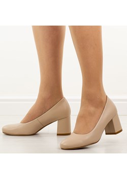 Beżowe czółenka damskie na słupku Potocki 12761 ze sklepu suzana.pl w kategorii Czółenka - zdjęcie 188936578