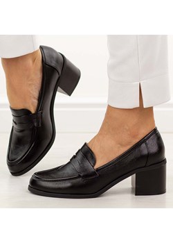 Czarne mokasyny damskie na obcasie M.Daszyński 2201D-3 ze sklepu suzana.pl w kategorii Półbuty damskie - zdjęcie 188936657