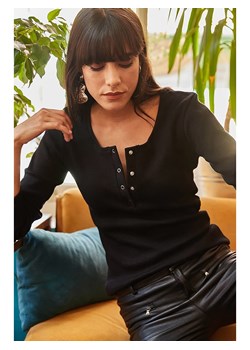 Olalook Koszulka w kolorze czarnym ze sklepu Limango Polska w kategorii Bluzki damskie - zdjęcie 188950977