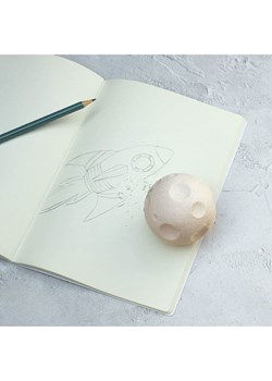 SuckUK Gumka "Moon Eraser" w kolorze białym do mazania - 6+ ze sklepu Limango Polska w kategorii Zabawki - zdjęcie 188951936