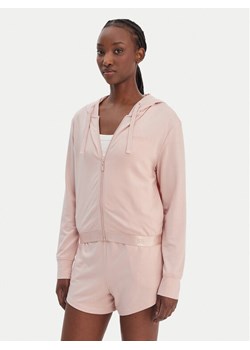 Guess Bluza O6GQ01 KCQP2 Różowy Regular Fit ze sklepu MODIVO w kategorii Bluzy damskie - zdjęcie 188952958