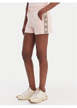 Guess Szorty sportowe V3GD13 KB3P2 Różowy Regular Fit ze sklepu MODIVO w kategorii Szorty - zdjęcie 188953087