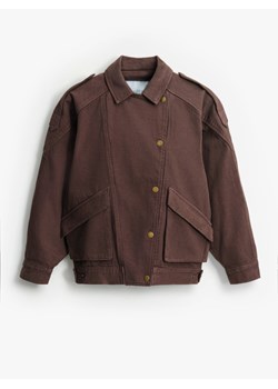 Mohito - Jeansowa brązowa kurtka oversize - ciemnobrązowy ze sklepu Mohito w kategorii Kurtki damskie - zdjęcie 188954435
