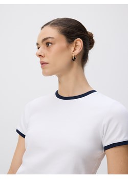 Reserved - T-shirt z kontrastową lamówką - biały ze sklepu Reserved w kategorii Bluzki damskie - zdjęcie 188954898